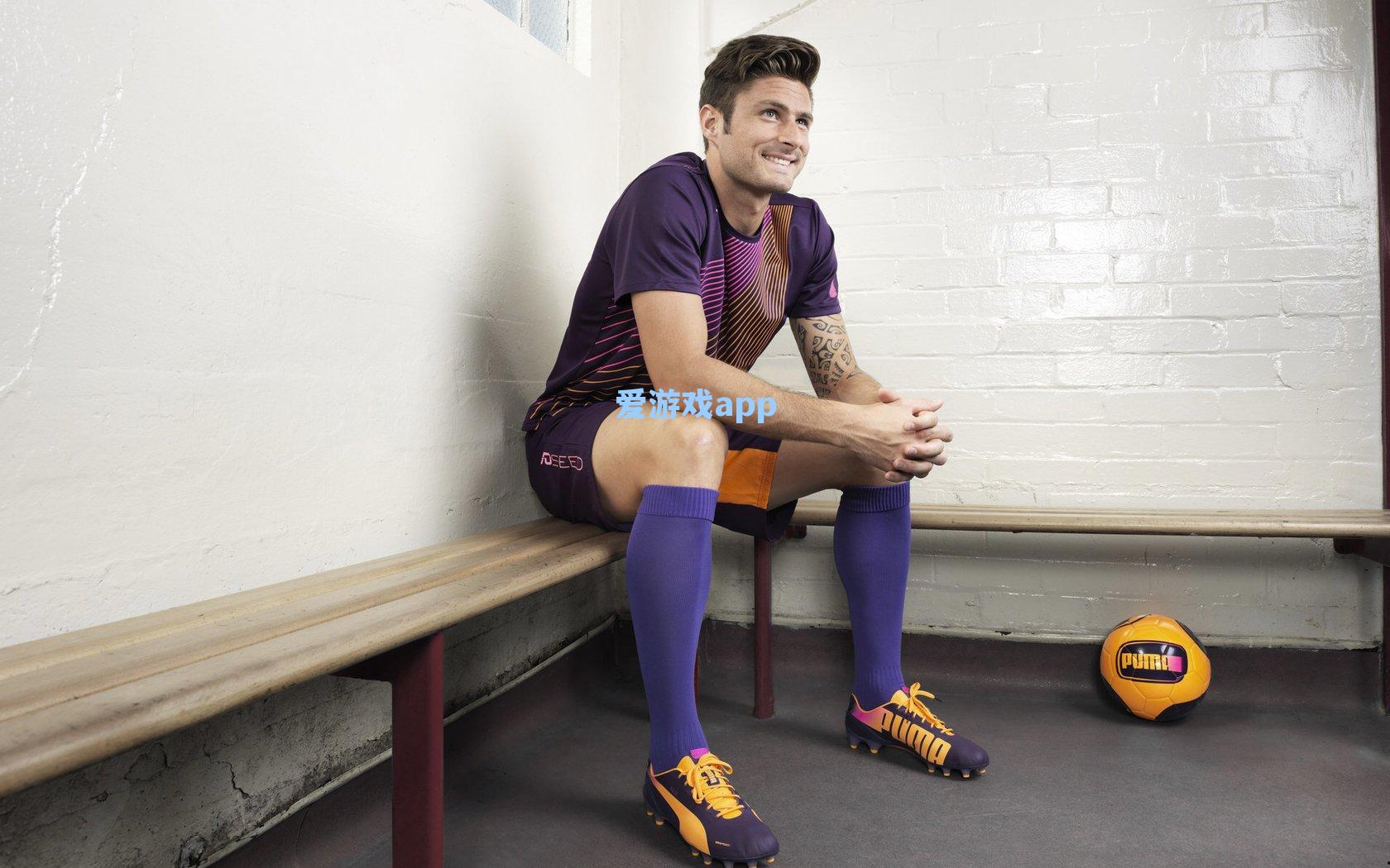 内马尔王者归来！巴西王子时隔五年正式签约亮相桑托斯主场