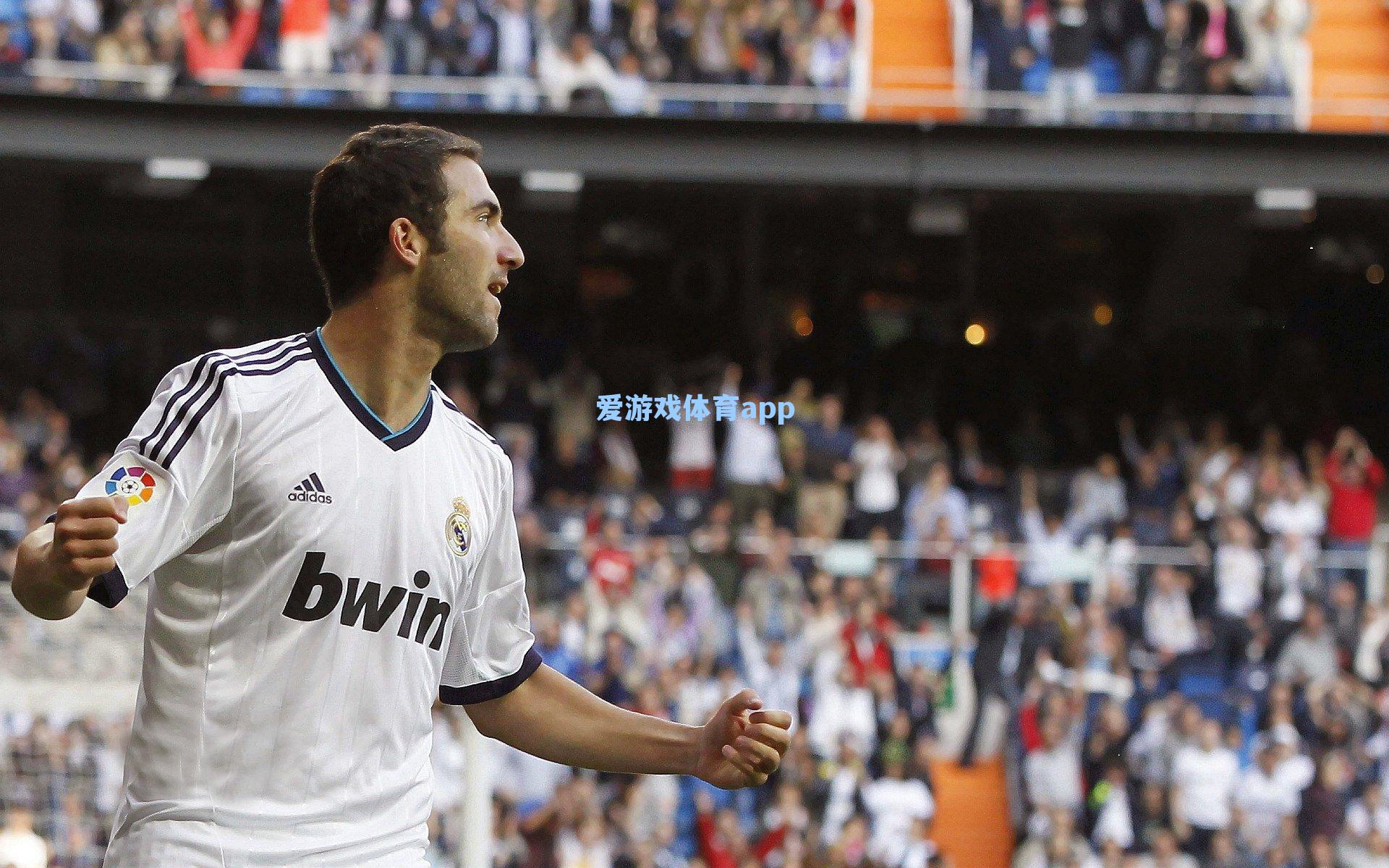 每体：C罗的豪车收藏已超40辆，其中一些车从来没开过